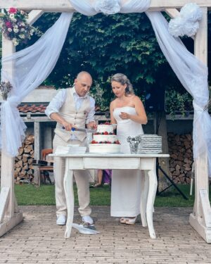 Tereza Tobiášová Instagram - Odsvědčila jsem to, pobrečela jsem si, vyfotila a popřála lásku napořád @michaltobi6 @zuza.schmidt 
NOVÍ TOBIÁŠOVI ❤️
😇 a myslim, že nám to s @vaclavliska jde, že už jsme si za ta léta i podobný 🤣