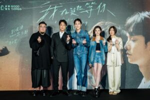 Terrance Lau Instagram - 我在這裡等你 台灣戲院今天上映❤️

@aballoonslanding
@dior
