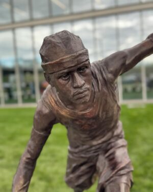 Terrell Owens Instagram - LEGENDARY. CULTURAL ICON. ONE OF THE GREATEST.
Thank you for allowing me to be a part of your special day. 
You’ve EARNED this and you DESERVED this. @theofficialai3 #Philly #215 @sixers #Philadelphia #basketball #3

ENJOY THE MOMENT. ENJOY THE DAY. JUST ENJOY.

My apologies…
Photo cred 📸: @charliemackfirstout