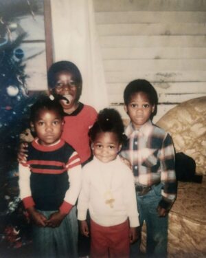 Terrell Owens Instagram - DEFINITELY NOT THE BIRTHDAY I ENVISIONED. I was looking forward to celebrating my 50th birthday with you until I wasn’t. NO CELEBRATION FOR ME.😢 You were supposed to be flying to LA here today but instead I’m flying home to lay you to rest forever. I wish heaven had a phone. Rest In Peace Tony! 🙏🏾 Miss You Cuz! Damn this ain’t right!! #happybirthdaytome #50 #AntonioMinnifield #TonyMack #GoneTooSoon
SADDEST BIRTHDAY EVER 💔😢🙏🏾