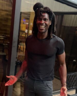 Terrell Owens Instagram - DEFINITELY NOT THE BIRTHDAY I ENVISIONED. I was looking forward to celebrating my 50th birthday with you until I wasn’t. NO CELEBRATION FOR ME.😢 You were supposed to be flying to LA here today but instead I’m flying home to lay you to rest forever. I wish heaven had a phone. Rest In Peace Tony! 🙏🏾 Miss You Cuz! Damn this ain’t right!! #happybirthdaytome #50 #AntonioMinnifield #TonyMack #GoneTooSoon
SADDEST BIRTHDAY EVER 💔😢🙏🏾