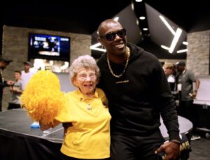 Terrell Owens Instagram - Always surrounded by legends 😎

#GoBuffs