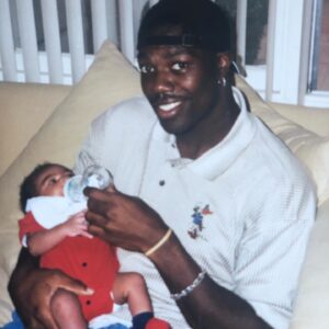 Terrell Owens Instagram - REST IN PEACE #WILLIEMAYS 🙏🏾🕊️ the godfather of my son @terique_owens @williemaysofficial #legend @mlb
#24 #sayhey 
Thank you @fccharleen 🫶🏾
