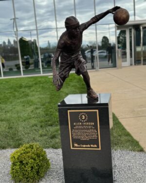 Terrell Owens Instagram - LEGENDARY. CULTURAL ICON. ONE OF THE GREATEST.
Thank you for allowing me to be a part of your special day. 
You’ve EARNED this and you DESERVED this. @theofficialai3 #Philly #215 @sixers #Philadelphia #basketball #3

ENJOY THE MOMENT. ENJOY THE DAY. JUST ENJOY.

My apologies…
Photo cred 📸: @charliemackfirstout