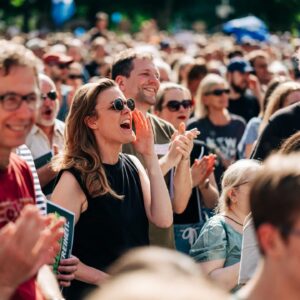 Terry Reintke Instagram - 💪 Every voice matters, every vote counts! 💚 
 
✊ Today we’re in Frankfurt, Germany 🇩🇪 together with our lead candidates Terry & Bas and more than 36,000 democrats to protest against fascism and the far-right. 
 
🗳️ The best way to defeat the far-right is to get out and vote. We will be mobilising until the very last minute to fight for a better future for Europe. 
 
🇪🇺 #ChooseCourage and vote Green! 🫶 
 
📸 Photos by @nilsleonbrauer