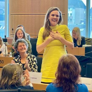 Terry Reintke Instagram - Thank you for your confidence @GreensEFA 

I am so happy to be your Co-President for this new legislature♥️ 

I congratulate @BasEickhout as my wonderful new co-chair💚

Now it's time to get to work, European citzens expect European solutions from us, many challenges lie ahead💪🏻