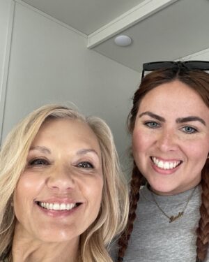 Teryl Rothery Instagram - The beautiful Madison in wardrobe who makes sure I have my shoes…my jewelry….last minute alterations…and always that lovely smile. Thanks Madison. Love our #virginriverfamily
@virginriverseries @robyncarrwriter 🌷