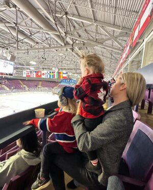 Tessa Bonhomme Instagram - We brought the kiddos to meet some hockey greats and take in the action.  They loved every second of it! 

These women are the BEST ambassadors for the game of hockey. They’re accessible, they’re kind, they take the time to connect with fans big and small and they’re bad a$$ at what they do. 

Thank you @hockeycanada , @pou29 @ambrose_13 @jocelarocque3 @natspooner5 @renatafast @andrea.brandli & @hilaryknight (I didn’t grab a pic and regret it) for being so great.