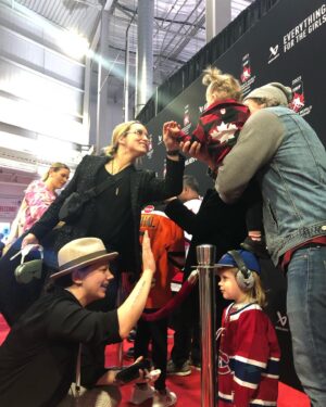 Tessa Bonhomme Instagram - We brought the kiddos to meet some hockey greats and take in the action.  They loved every second of it! 

These women are the BEST ambassadors for the game of hockey. They’re accessible, they’re kind, they take the time to connect with fans big and small and they’re bad a$$ at what they do. 

Thank you @hockeycanada , @pou29 @ambrose_13 @jocelarocque3 @natspooner5 @renatafast @andrea.brandli & @hilaryknight (I didn’t grab a pic and regret it) for being so great.