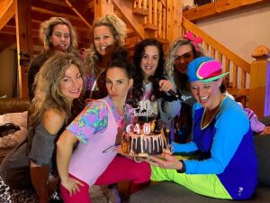 Tessa Bonhomme Instagram - These old bitties turn 40 this year and what a way to kick off the celebrations!! (Was it actually anyone’s bday tho?!)

Still recovering from belly laughs and overindulgence.  Love this crew more than they know. 

#1983 #SoulSisters
