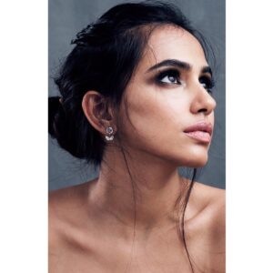 Tessa Vellara Instagram - Proud to say my makeup was done by @makeupbytanvianand ,she's amazing!! Entertained and photographed by @_meister_meister_