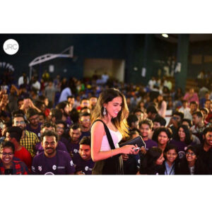 Tessa Vellara Instagram - I was honored to be invited to the annual E- summit at RV college of engineering to share my story of being a young entrepreneur, actress and model.
So over whelmed by the love and enthusiasm shown by  the students and even more elated that I got to share the stage with two other out of the box millennials @vineethvincentofficial and @mostlysane ❤️