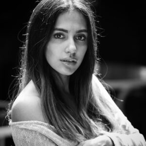 Tessa Vellara Instagram - Raw. photography by @avinashaaron