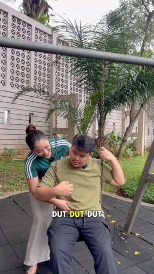 Teuku Rizky Muhammad Instagram - Giliran dia yang pegang boleh, masa giliran gua digasrok?