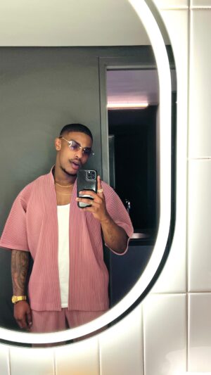 Thabang Kamogelo Molaba Instagram - Did some colour paring with @schweppesmix! I made a cocktail that matches my outfit for the day. The ultimate refreshment! 

#BornSocial #CocktailFashion #ColourPairings (Africa) #SchweppesHangout #MixologyChallenge #MixologyHero
