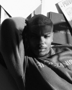 Thabang Kamogelo Molaba Instagram - STILLNESS…

🦺: @rich_mnisi
📸: @thickleeyonce