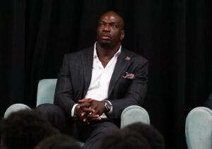 Thaddeus Bullard Instagram - Honored to speak at the @officialoppf Omega Psi Phi Fraternity, Incorporated 84th Grand Conclave International Youth Symposium today. As a Proud Omega Man since Spring 1999 it’s so beautiful to see my brothers descend upon my Hometown area of Tampa Bay!! Be OWT, But BE SAFE!!! RQQ ❤️
#Manhood,Perseverance, Scholarship, Uplift 

“Youth Advocacy, Resiliency, Diversity & Wellbeing Strategies for the Future”