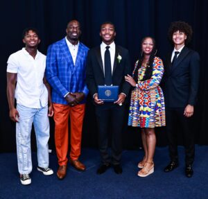 Thaddeus Bullard Instagram - Congratulations to my Youngest son @titusbullardd on his High school graduation from @berkeleypreparatoryschool today. You have made everyone so proud and we all know this is just the beginning of more great things to come. Now off to @uflorida and @gatorsfb to be Greater 🐊 Thank you to @allebloom7 aka Mother to my sons for being an amazing mother to our sons. Having my Daughter @leahbullard.official and Titus both Graduate High School on the same weekend plus traveling was definitely a Busy but Unforgettable weekend. Thank you to the entire village of Family, Friends, Teachers, Coaches, teammates and students that have made today possible. I’m grateful, Honored and Privileged to have 3 amazing children that have all follow their dreams and executed with excellence. Now I get to watch all three of my kids play D1 college athletics at the respective universities of of their choice❤️ @tjbullard_ @ucf.football @leahbullard.official @oaklandwbb and @titusbullardd @uflorida 🐊 #PROUDDAD #blessedfamily 

Thanks for the photos from one of the dopest in the game @realsupernola 🙌🏿❤️❤️