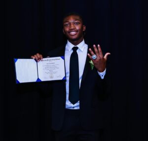 Thaddeus Bullard Instagram - Congratulations to my Youngest son @titusbullardd on his High school graduation from @berkeleypreparatoryschool today. You have made everyone so proud and we all know this is just the beginning of more great things to come. Now off to @uflorida and @gatorsfb to be Greater 🐊 Thank you to @allebloom7 aka Mother to my sons for being an amazing mother to our sons. Having my Daughter @leahbullard.official and Titus both Graduate High School on the same weekend plus traveling was definitely a Busy but Unforgettable weekend. Thank you to the entire village of Family, Friends, Teachers, Coaches, teammates and students that have made today possible. I’m grateful, Honored and Privileged to have 3 amazing children that have all follow their dreams and executed with excellence. Now I get to watch all three of my kids play D1 college athletics at the respective universities of of their choice❤️ @tjbullard_ @ucf.football @leahbullard.official @oaklandwbb and @titusbullardd @uflorida 🐊 #PROUDDAD #blessedfamily 

Thanks for the photos from one of the dopest in the game @realsupernola 🙌🏿❤️❤️