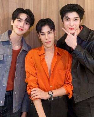 Thamrong Cunpisut Instagram - ปกติเจอเจ้าจิมมี่คนเดียวก็แย่ละ นี่ยังเอาหนูโอมมาเจออีก สัมภาษณ์ไปมองหน้าไป เริ่มงงว่านี่กำลังสัมฯคนรึเอไอ ?
5555555555555555555
#ไว้ทำงานด้วยกันอีกนะแกกก
#suntoryxjimmyohm