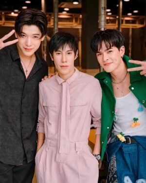 Thamrong Cunpisut Instagram - แล้วจะไม่ให้ฟารักงานพิธีกรของฟาได้ยังไง ในเมื่อสภาพแวดล้อมได้เจอแต่อะไรแบบนี้ 🤣
#อยากเก็บเธอไว้ทั้งสองคน
#ChickenCrackWithMark
#จมอ่านว่าจอมอ