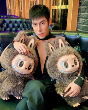 Thamrong Cunpisut Instagram - อยากมีค่าแบบตัวซีเคร็ต เขาก็เลยเก็บเราเอาไว้แค่ในโคลสเฟรนด์ 😭
#เป็นเศร้าเลยดิ