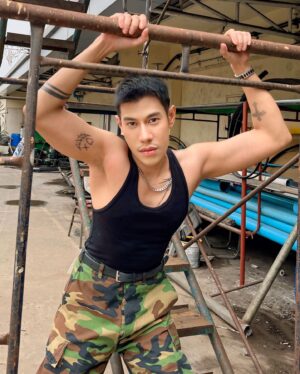 Thamrong Cunpisut Instagram - ยศข้ามได้ไอ้น้อง แต่ขอร้องอย่าข้ามรุ่น 🤣
#เปลี่ยนรุกเอ้ยเปลี่ยนลุค