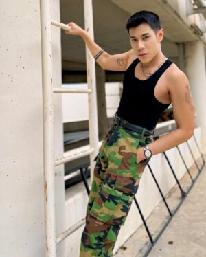 Thamrong Cunpisut Instagram - ยศข้ามได้ไอ้น้อง แต่ขอร้องอย่าข้ามรุ่น 🤣
#เปลี่ยนรุกเอ้ยเปลี่ยนลุค