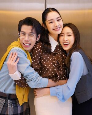 Thamrong Cunpisut Instagram - ถึงจะชอบสอดรู้สอดเห็น แต่ก็เป็นกำลังใจให้พี่ฟ้าเสมอน้าา 🤣
#ดุจอัปสรEP9 
#ดวงใจเทวพรหม #ดุจอัปสร #Dujupsorn
วันศุกร์-เสาร์-อาทิตย์ เวลา 20.20 น.
#MakerY #ดูทีวีกด33 #ดูมือถือกด3Plus
