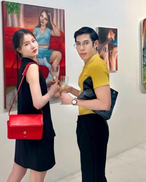 Thamrong Cunpisut Instagram - เสพงานศิลป์ หรือ มากินแชมเปญ ?
#ก็กินไปเสพไปงายยย
