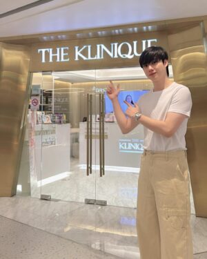 Thanapon Jarujitranon Instagram - @theklinique  มายกกระชับ และ ดูแลผิวใส ครับ 🥰🥳