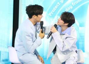 Thanapon Jarujitranon Instagram - 🥳⭐️เมื่อวานพี่เต้และตี๋ไปร่วมงาน Cetaphil Smart Science Square Event @centralworld มาครับ สนุกมากเลยครับ ขอบคุณผู้ใหญ่ ผู้บริหาร @cetaphil_th  และออแกไนซ์ทุกท่าน ที่ให้เกียรติเชิญพี่เต้และตี๋มาร่วมสร้างสีสันภายในงาน แถมยังได้มาบอกเคล็ดลับการดูแลผิวการเลือกผลิตภัณฑ์ที่รับรองจากผู้เชี่ยวชาญและงานวิจัยต่างๆ งานนี้มีกิจกรรมให้ร่วมสนุกมากมายได้ถ่ายรูปกับแฟนๆและมีโปรโมชั่นพิเศษกับทาง @watsonsth และ @bootsthailand อีกด้วย 🩵🤍

ใครที่ยังไม่เคยได้ทดลองใช้ตี๋แนะนำเลยว่าผลิตภัณฑ์จาก @cetaphil_th ดีจริงๆ สามารถไปทดลองหรือช้อปปิ้งสินค้ากันได้ที่ watson และ boots นะครับ 💙💙💙
#Cetaphil #CetaphilSmartScienceSquare #ผิวGoStrong #ชีวิตGoOn #cetaphilxtaetee 

MUa @liang__makeup 
Hair @555555by_k 
clothes🥼 @anuruq 
Assis. @princess.wp