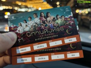Thanavate Siriwattanakul Instagram - วันก่อนไปดู ‘นิทานหิ่งห้อย เดอะมิวสิคัล’ มา
ดูแต่ละฉากไป ก็อมยิ้มให้กับความงดงามและคลาสสิคของบทละครเรื่องนี้
ไม่ว่าเวลาจะผ่านไปนานเท่าไหร่ก็ยังคงคลาสสิค
ทั้งบทละครที่แยบยล บทเพลงของพี่ๆ วงเฉลียงที่เต็มไปด้วยความหมาย ทั้งเพราะและจับใจ
ผมเองเคยดูเวอร์ชั่นเก่ามาก่อน พอมาเวอร์ชั่น 2024 นี้มีน้องๆ 4eve และ Atlas มาแสดง ได้ความสดใหม่ วัยรุ่นไปอีกแบบ 
 
ขอบคุณพี่สังข์และทีมงานที่นำมารีสเตจอีกครั้งนะครับ
ละครมีแสดง 10 รอบ
เริ่มรอบแรกวันนี้ 19-20-21 , 26-27-28 ก.ค.
บัตรเหลือน้อยมากแล้ว รีบไปซื้อที่ Eventpop นะครับ

#นิทานหิ่งห้อยเดอะมิวสิคัล #นิทานหิ่งห้อยเดอะมิวสิคัลละครร้องเพลงเฉลียง #siampicganesha