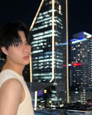 Thanawin Pholcharoenrat Instagram - downtown✨