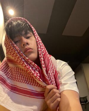 Thanawin Pholcharoenrat Instagram - Studio sessions 🎙️💨@tuesdaymadeit