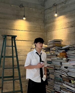 Thanawin Pholcharoenrat Instagram - เด็กฝึกงาน.