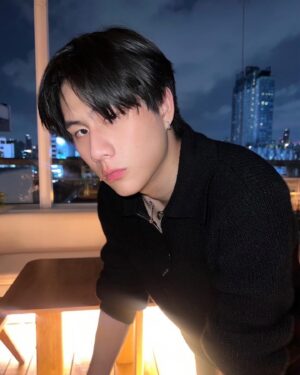 Thanawin Pholcharoenrat Instagram - 🖤