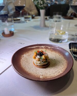 Thanwa Suriyajak Instagram - เพื่อนเปิดร้านใหม่ fine dining สุดปัง @restaurant_int มาลองกันดู รับรองถูกใจแน่นอน