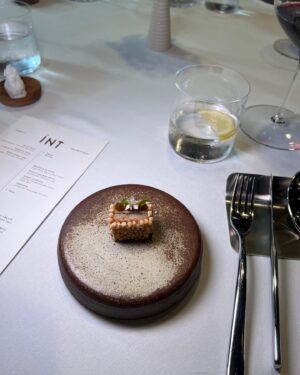 Thanwa Suriyajak Instagram - เพื่อนเปิดร้านใหม่ fine dining สุดปัง @restaurant_int มาลองกันดู รับรองถูกใจแน่นอน
