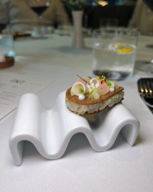 Thanwa Suriyajak Instagram - เพื่อนเปิดร้านใหม่ fine dining สุดปัง @restaurant_int มาลองกันดู รับรองถูกใจแน่นอน