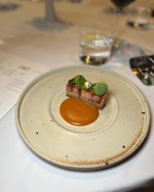 Thanwa Suriyajak Instagram - เพื่อนเปิดร้านใหม่ fine dining สุดปัง @restaurant_int มาลองกันดู รับรองถูกใจแน่นอน