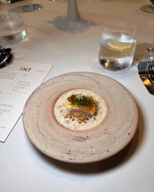 Thanwa Suriyajak Instagram - เพื่อนเปิดร้านใหม่ fine dining สุดปัง @restaurant_int มาลองกันดู รับรองถูกใจแน่นอน