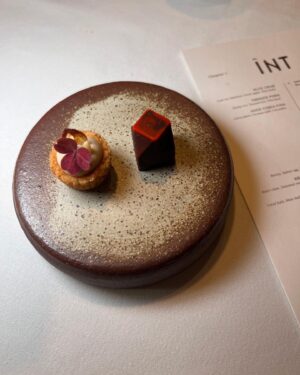 Thanwa Suriyajak Instagram - เพื่อนเปิดร้านใหม่ fine dining สุดปัง @restaurant_int มาลองกันดู รับรองถูกใจแน่นอน