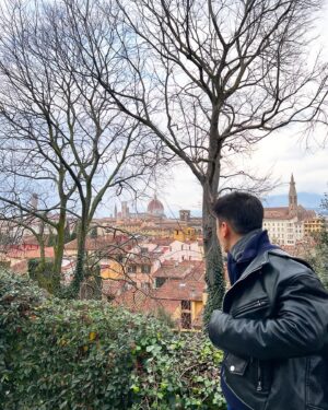 Thanwa Suriyajak Instagram - Florence :) ❤️ มาเที่ยวอิตาลีครั้งนี้ ท่องเที่ยวในโซน Tuscany เป็นหลัก ได้พักที่ฟลอเรนซ์นานที่สุด อยู่เมืองนี้ผมได้มีโอกาสไปตลาดท้องถิ่นของที่นี่และทำอาหารอิตาเลียนด้วย ชอบทุกอย่างของเมืองนี้ อาหาร อาร์ต landscape เก็บภาพวิวสวยๆ บางส่วนมาฝากนะครับ 😉