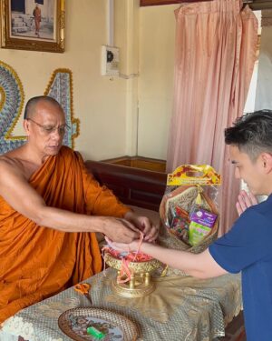 Thanwa Suriyajak Instagram - สะบายดี รวมมิตรสงกรานต์ที่ลาว “ปากเซ” 🇱🇦