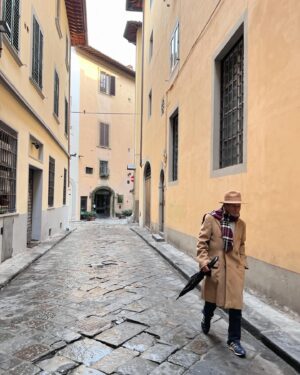 Thanwa Suriyajak Instagram - Florence :) ❤️ มาเที่ยวอิตาลีครั้งนี้ ท่องเที่ยวในโซน Tuscany เป็นหลัก ได้พักที่ฟลอเรนซ์นานที่สุด อยู่เมืองนี้ผมได้มีโอกาสไปตลาดท้องถิ่นของที่นี่และทำอาหารอิตาเลียนด้วย ชอบทุกอย่างของเมืองนี้ อาหาร อาร์ต landscape เก็บภาพวิวสวยๆ บางส่วนมาฝากนะครับ 😉
