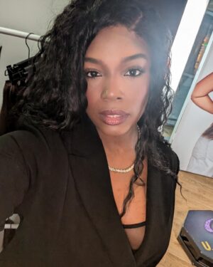 Thanyia Moore Instagram - Okay so hear me out....!

Last night I went to celebrate the beauty, the living icon, @mayajama and her collaboration with @beauty_worksonline 💫 

First of all, THANK YOU MAYA for inviting me 🥰💜

Secondly, if you're into hair extensions, I highly recommend these. There were samples there last night and they felt so soft 😍 They're natural so you can dye them and pretty much style them how you want! But here's the bit that peaked my interest... You can buy a CLIP ON FRINGE 😍😍 So, if you see me with my bald head and a fringe, MIND YA DAMN BUSINESS 👀😭😂🫶🏾

Always a pleasure to catch up with the beautiful vibe that is @realmandyvee 😘

Sidenote: I need to blend my make-up more... The patchwork that is my face, is killing me 😭😂 (wait till you see my 360) @harriotsglam, I tried to channel you but clearly the reception wasn't working 😭😂