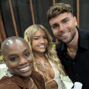 Thanyia Moore Instagram - Love Island: Aftersun is back on your screens 🙌🏾
First show done, and what a beautiful show it was! 

Tune in every Sunday at 10pm, straight after Love Island on ITV2 and @itvxofficial 💫

Happy Monday 😘