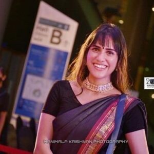 Thasha Krishnakumar Instagram - Ulagam Awards ♥️

📸: @manimalakrishnan 
Accessories: @kedai.lah