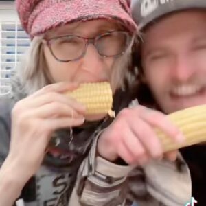 That Vegan Teacher Instagram - That Vegan Teacher FORCES @oompavilleig to clean up his kitchen to the beat of her song.